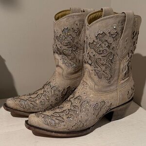 Corral White Cowgirl Boots with Silver Glitter Inlay